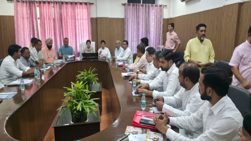 देहरादून में कांग्रेस की बड़ी बैठक, प्रदेश प्रभारी समेत जुटे कई दिग्गज, जानिये मीटिंग की वजह