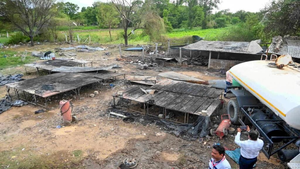 गुजरात अवैध पटाखा फैक्ट्री ब्लास्ट घटना, मृतकों की संख्या बढ़कर 10 हुई
