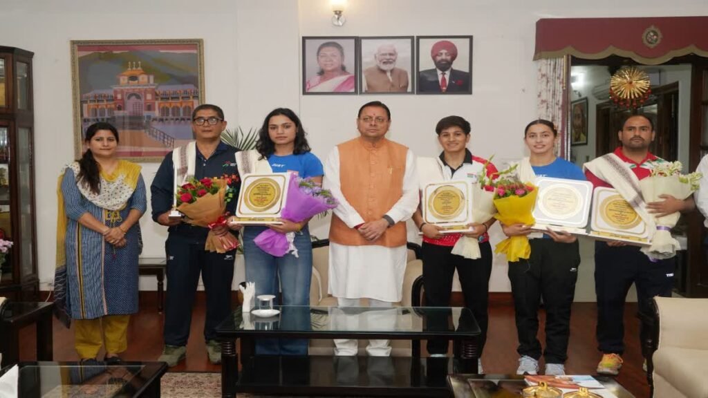 पिथौरागढ़ की मुक्केबाज निकिता, काजल और आरती ने किया देश का नाम रोशन, सीएम धामी ने किया सम्मानित