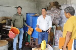 सॉस के नाम पर कहीं आप भी तो नहीं खा रहे जहर! अवैध सॉस फैक्ट्री में मिली भारी अनियमितताएं