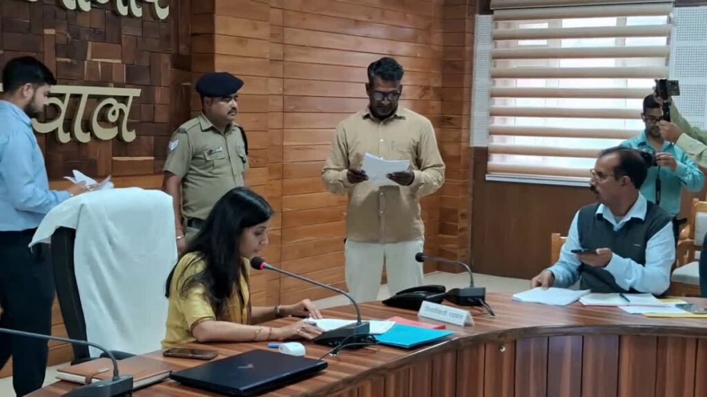 पौड़ी ब्लॉक में ग्राम प्रधान संगठन को लेकर छिड़ा विवाद, डीएम तक पहुंची फर्जी हस्ताक्षर की शिकायत