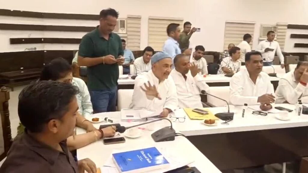 एसआईआर प्रक्रिया की शिकायत को लेकर कांग्रेसी विधायक लामबंद, जिला कलेक्ट्रेट पहुंचकर जताया विरोध