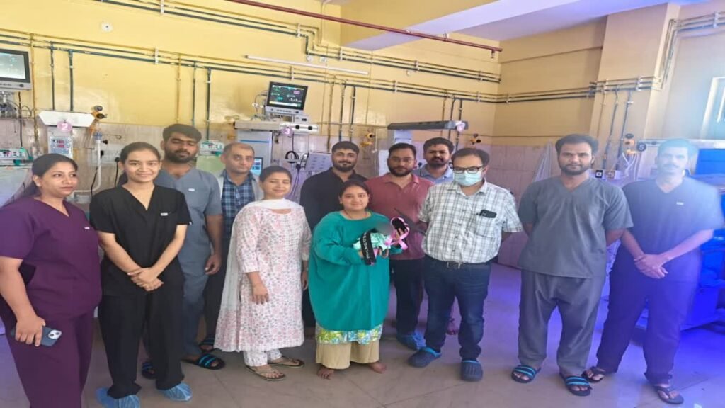25 सप्ताह में जन्मा 700 ग्राम का बेबी, श्रीनगर बेस अस्पताल ने दिया नवजीवन, ‘नीक्कू ग्रेजुएट’ बनकर गया घर