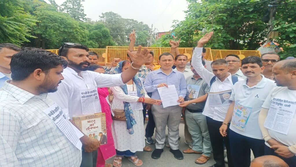 व्यायाम शिक्षकों के पद समाप्त किए जाने का विरोध तेज, प्रशिक्षित बेरोजगार 2 सितंबर को मुख्यमंत्री आवास तक निकालेंगे महारैली