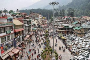नैनीताल और मसूरी में सप्ताहांत से पहले पर्यटकों की बढ़ी आवाजाही, पर्यटन कारोबार में लौटी रौनक