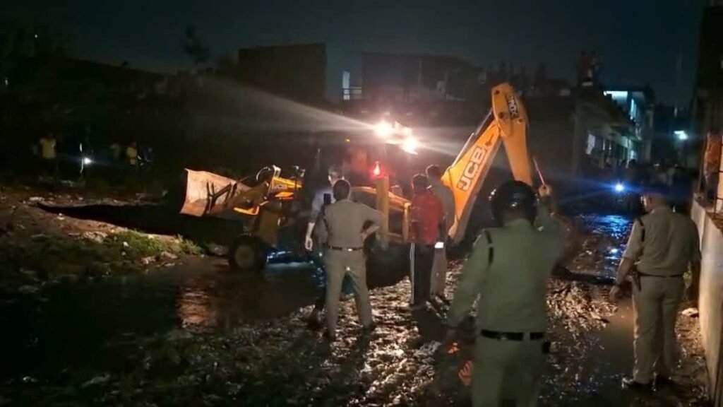 हरिद्वार में नाले में बही दो बच्चियां, एक को लोगों ने बचाया, दूसरी की तलाश जारी