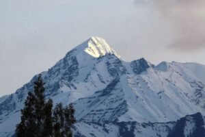 हिमालयी बदलावों का अध्ययन करने को जुटाए जा रहे आंकड़े, वैज्ञानिकों संग मंथन