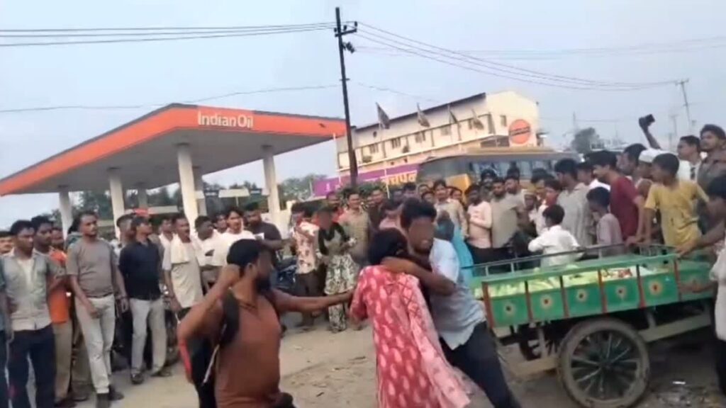 हरिद्वार में बीच सड़क पर महिलाओं के साथ मारपीट, लात घूंसों से की पिटाई, दोनों हुई बेहोश