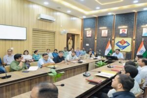 सरकारी भूमि से तत्काल हटाएं अतिक्रमण, पॉलीगॉन मैपिंग न करने वाले 12 विभागों को डीएम ने थमाया नोटिस