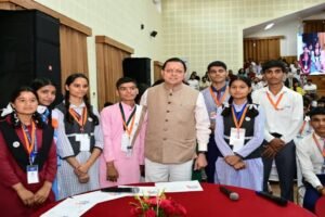 सरकारी स्कूल के छात्रों के लिए खुशखबरी, 10वीं-12वीं के बच्चों को टैबलेट खरीदने के लिए सरकार देगी पैसा