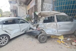 हरिद्वार में बेकाबू बस का कहर, अस्पताल के बाहर 5 वाहनों को मारी टक्कर, ऑटो चालक का हाथ कटकर अलग