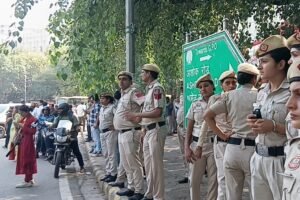 “लहरा दो तिरंगा” पर रोक: 28 हजार सुरक्षाकर्मी तैनात: 21 रास्तों पर ट्रैफिक डायवर्जन, राजीव चौक से जंतर-मंतर तक कड़ी सुरक्षा