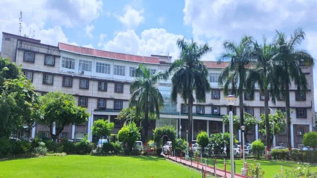 उत्तराखंड में सरकारी कर्मचारी-अधिकारियों को देना होगा खर्चे का रिकॉर्ड, बदल गए अब ये नियम