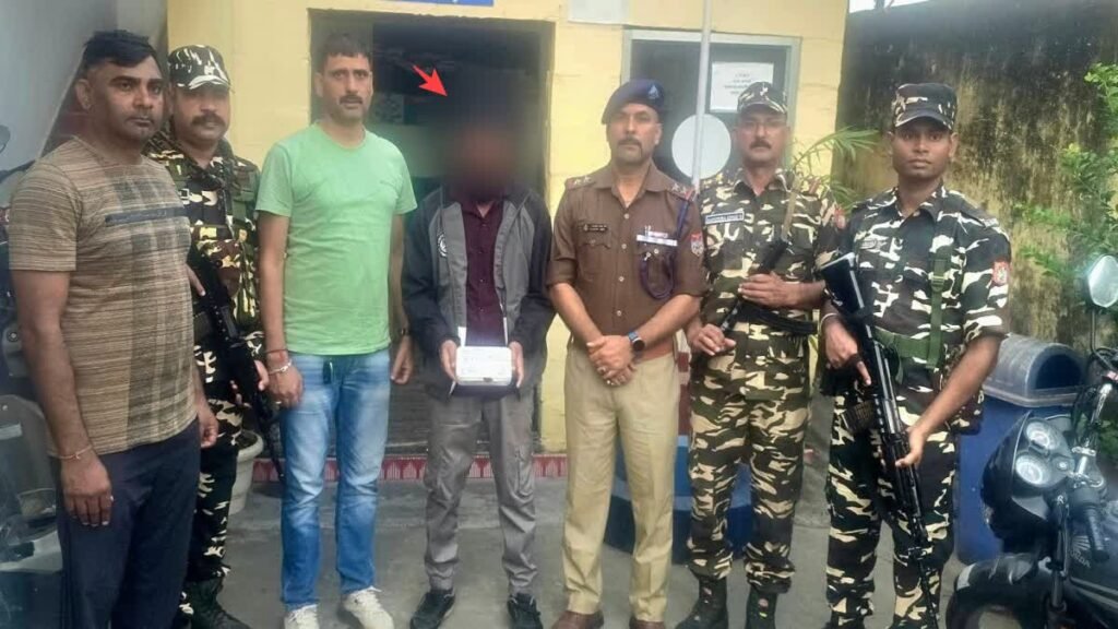 बनबसा नेपाल बॉर्डर पर स्मैक के साथ इनामी नशा तस्कर गिरफ्तार, गैंगस्टर एक्ट में था वांछित